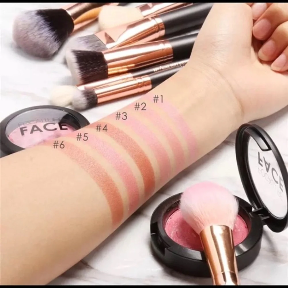 BLUSH‎